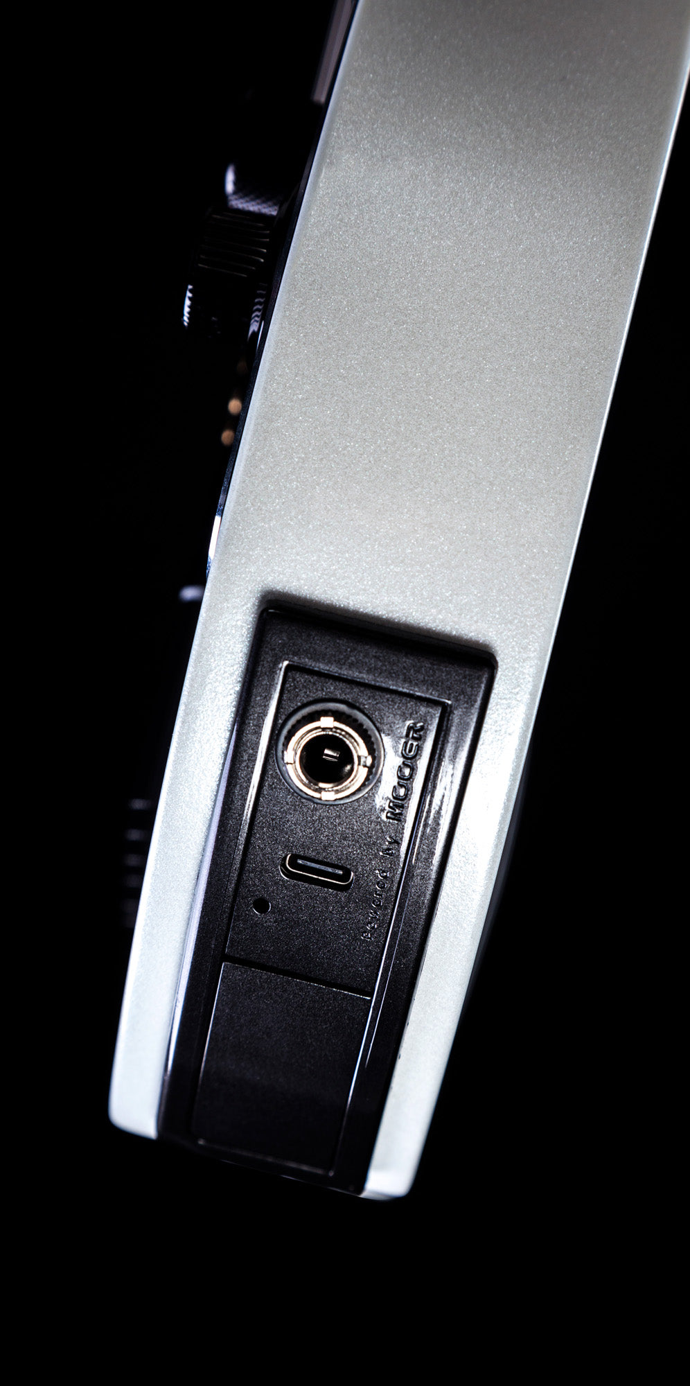 GTRS W800, corps aulne, manche érable flammé torréfié, touche palissandre, 2 micros doubles et processeur GTRS, pearl white