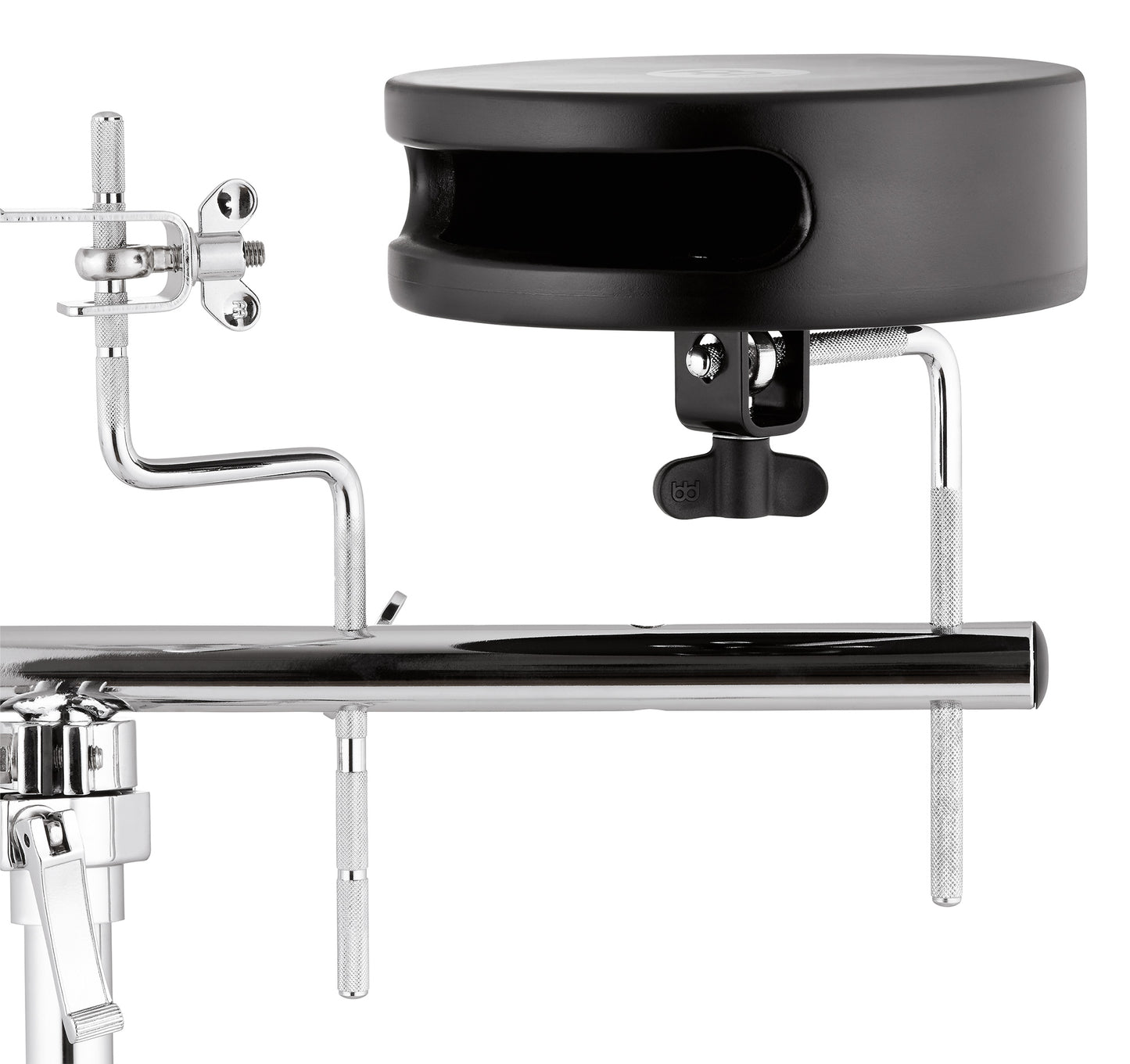 Cajon caisse claire en hévéa, montable sur pied standard, Ø 19cm, timbre interne, son sec, inclus bar de montage en L 3/8", noir