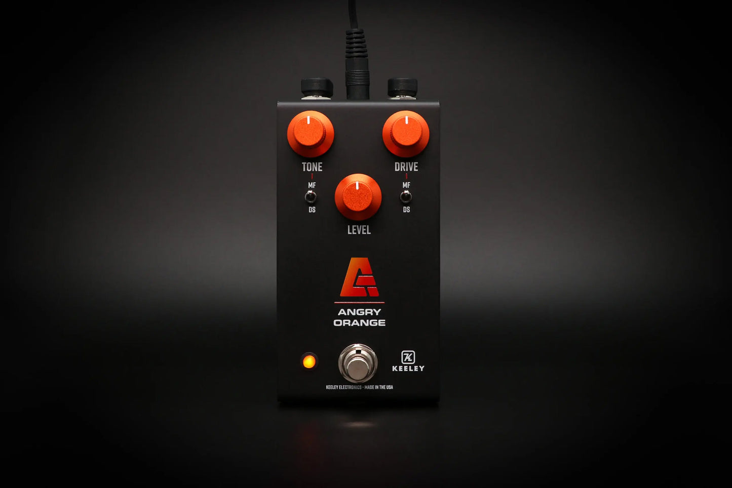 Pédale ANGRY ORANGE, fuzz et distorsion basée sur deux pédales légendaires, 100% analogique, noir et orange