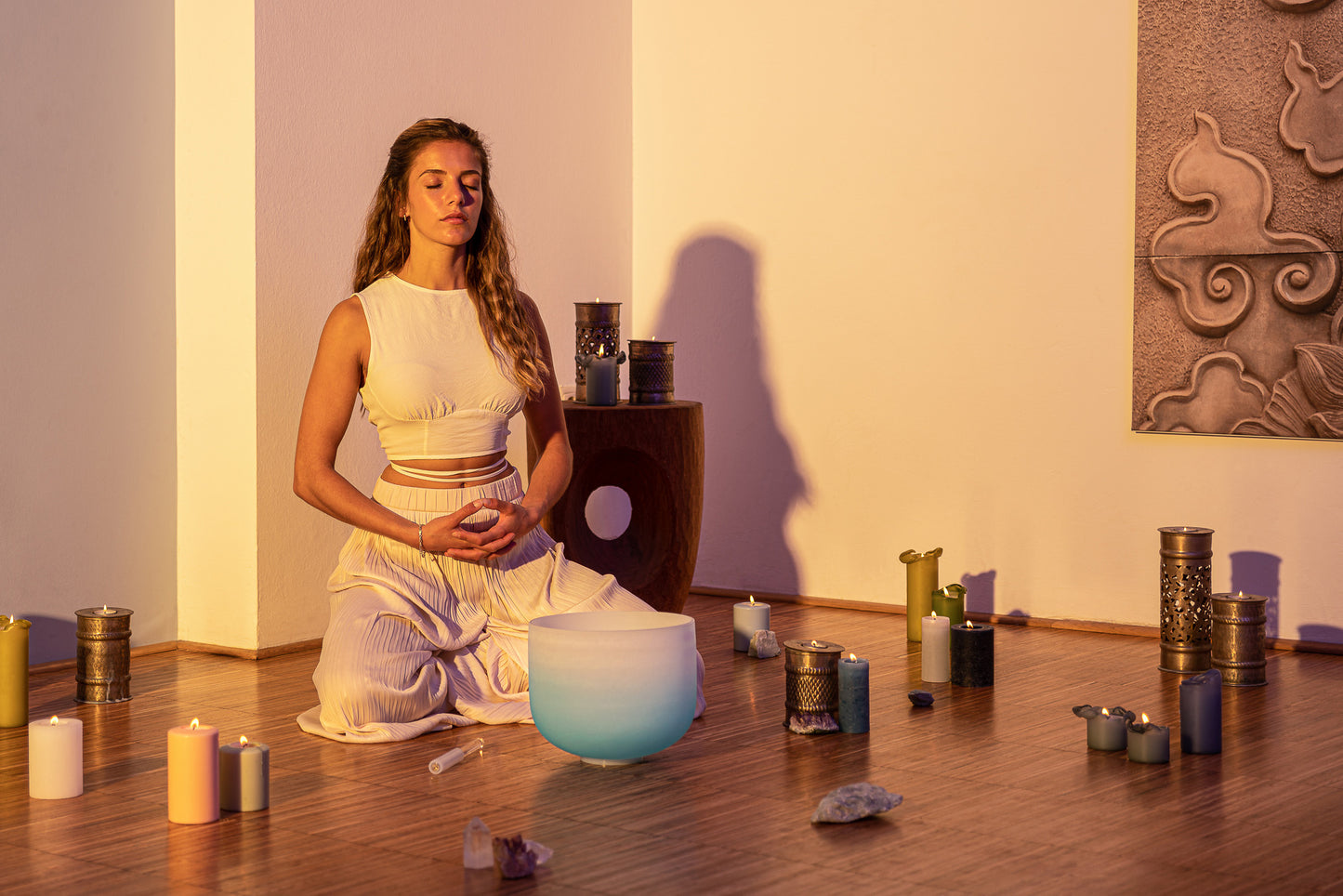 SINGING BOWL SONIC ENERGY CRISTAL 10" light blue, throat chakra, G4 392hz, quartz, couleur effet gelƩ