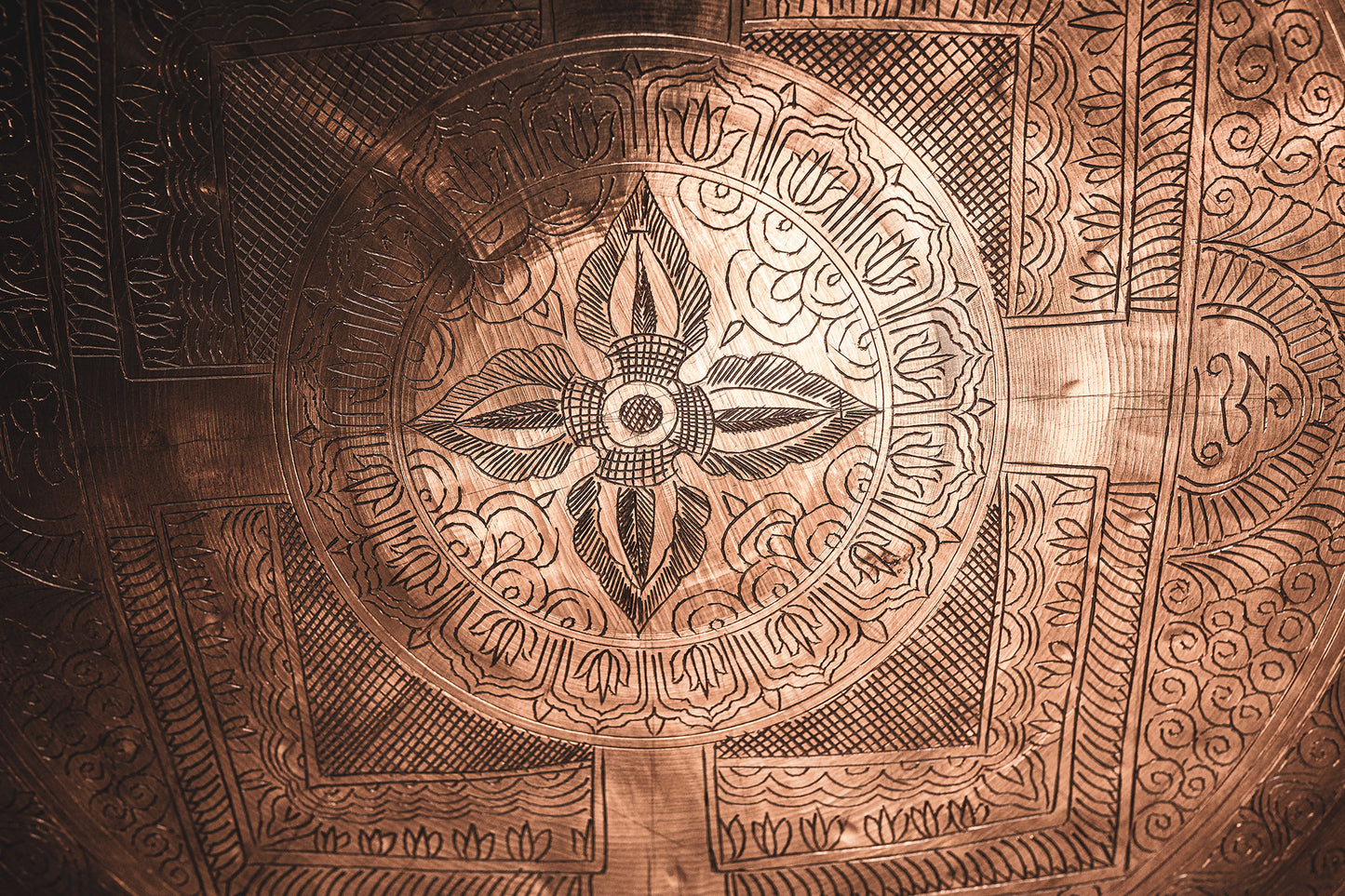 Gong indien 22", gravé à la main, support TMTGS-L inclus.