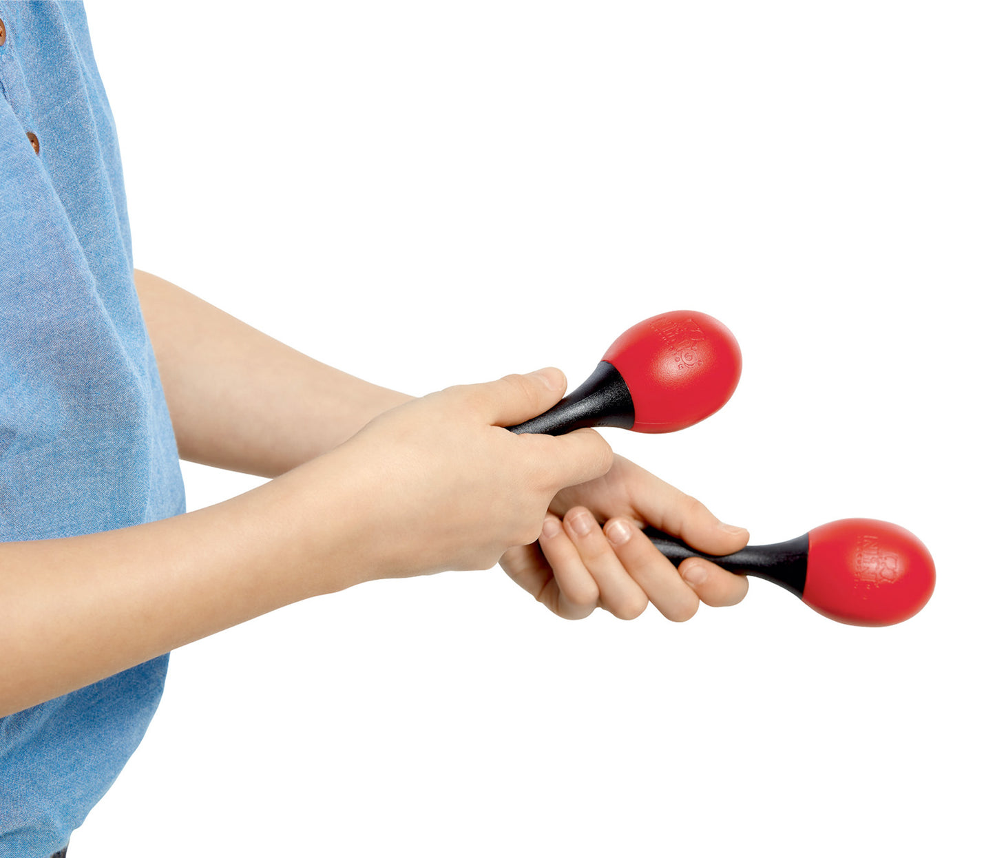 Panier en rotin de 48 maracas, 12 verts, 12 oranges, 12 rouges, 12 bleus