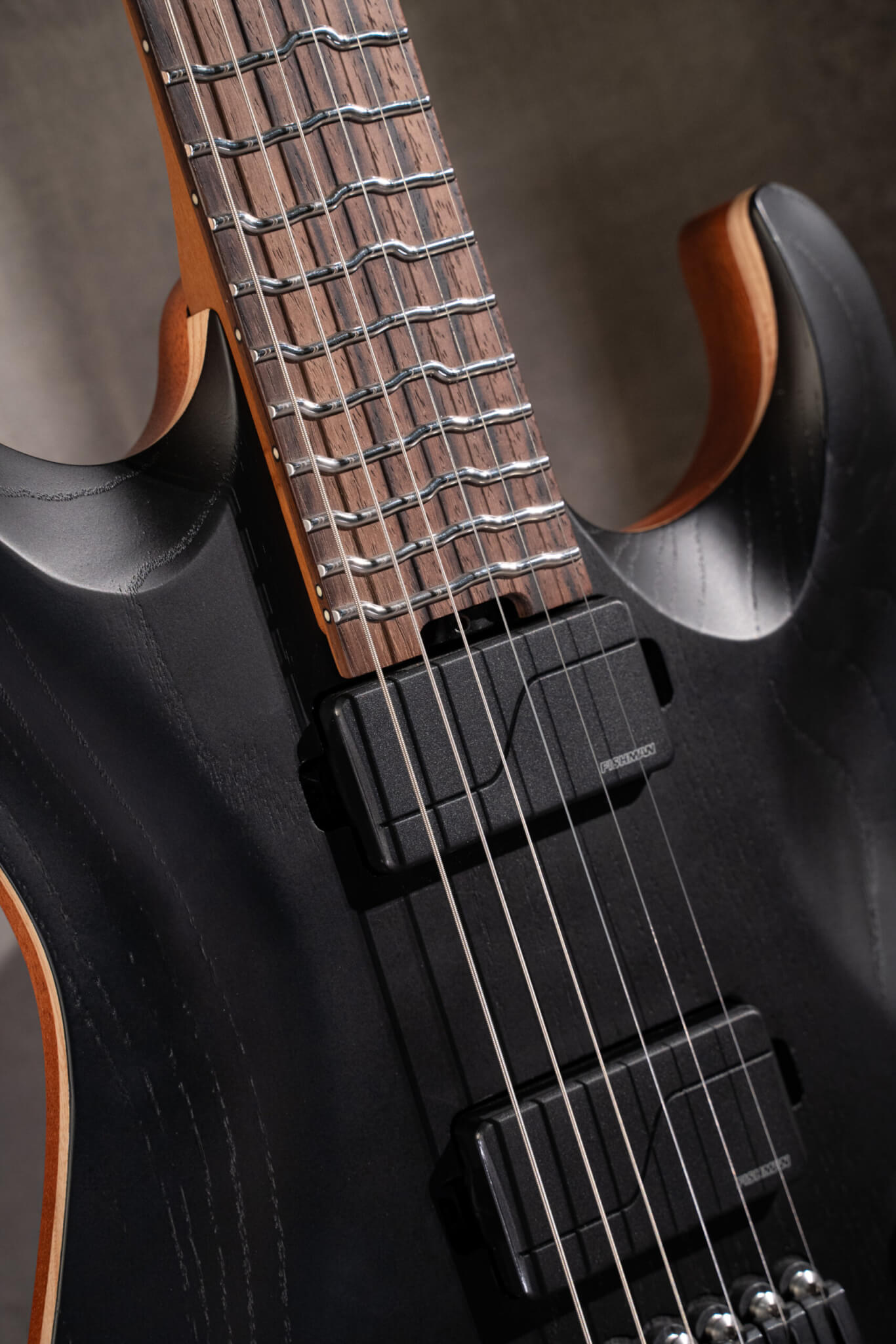 Cort KX700 True Temperament Zwart met open poriën