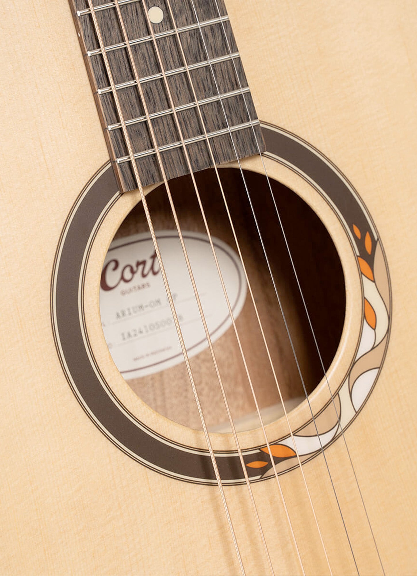 ARIUM, forme Orchestra Model, table épicéa, fond & éclisses acajou, touche laurier, naturel pores ouverts