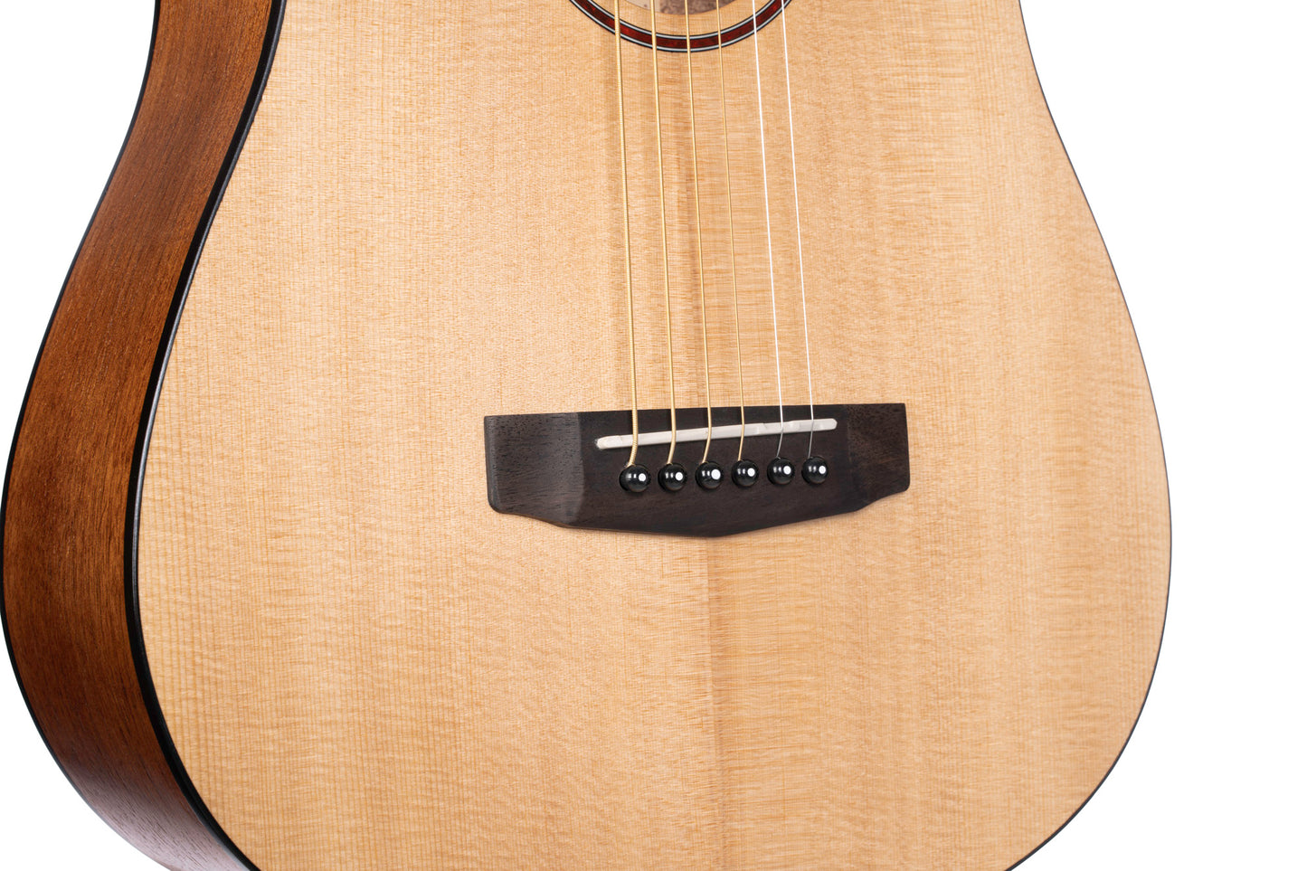 Earth Mini, modèle Dreadnought 3/4, table épicéa massif, fond & éclisses acajou, housse, naturel pores ouverts