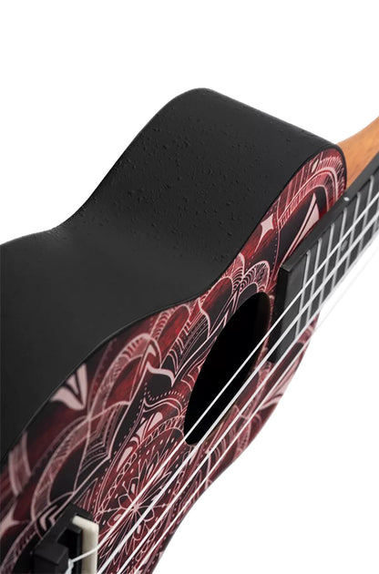 K2SS-RKC, pack ukulélé Soprano Superscale, table agathis design kaléidoscope, corps ABS galbé, accessoires, rouge satiné