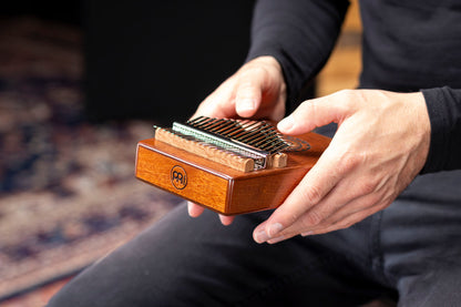 Kalimba Meinl avec rosace, 17 notes, design Sun - KA17SU