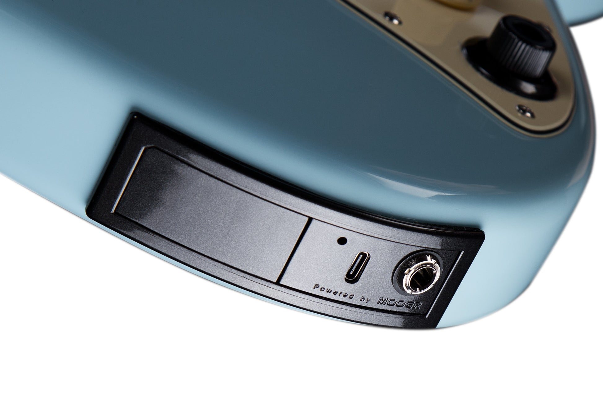 GTRS P800, corps aulne, manche érable flammé torréfié, touche palissandre, micros et processeur GTRS, tiffany blue