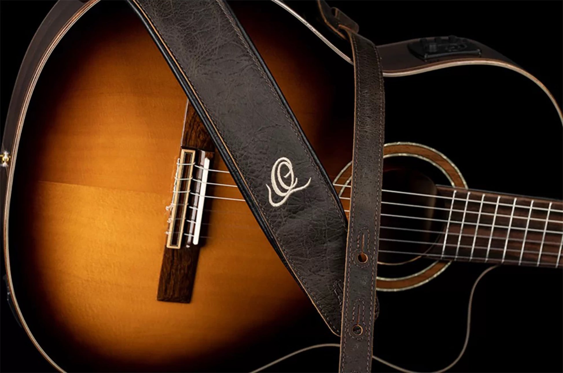 OSCL-6, courroie guitare, série Classic, face cuir, dos PVC (vegan), largeur 7 cm, longueur 145 cm, vintage bronze