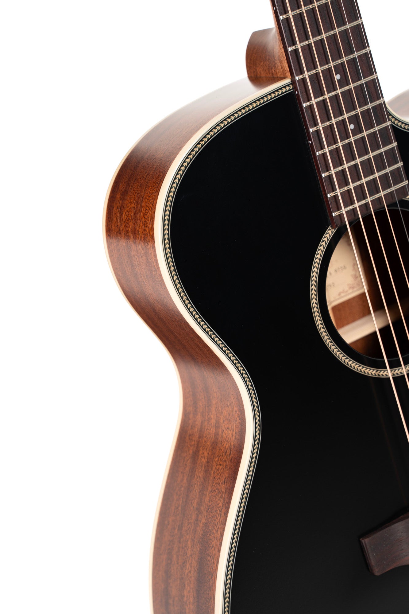 Essence OC4, table épicéa Sitka massif torréfié, f/e acajou, touche palissandre, Fishman Presys VT, semi brillant, table noire