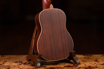 RU10, modèle Soprano, table acajou massif, fond & éclisses acajou massif, manche acajou, housse, naturel satiné.