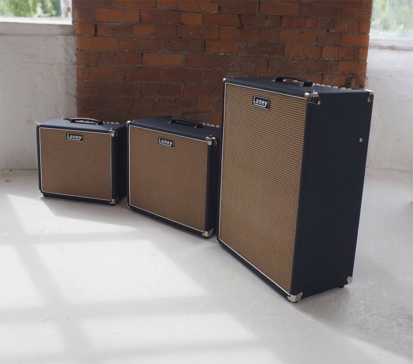 Ampli guitare électrique 60W, 2x HP 12" HH, 2 canaux, EQ 3 bandes, réverb, tremolo, chorus, boucle d'effet, 15.8 kg, bleu