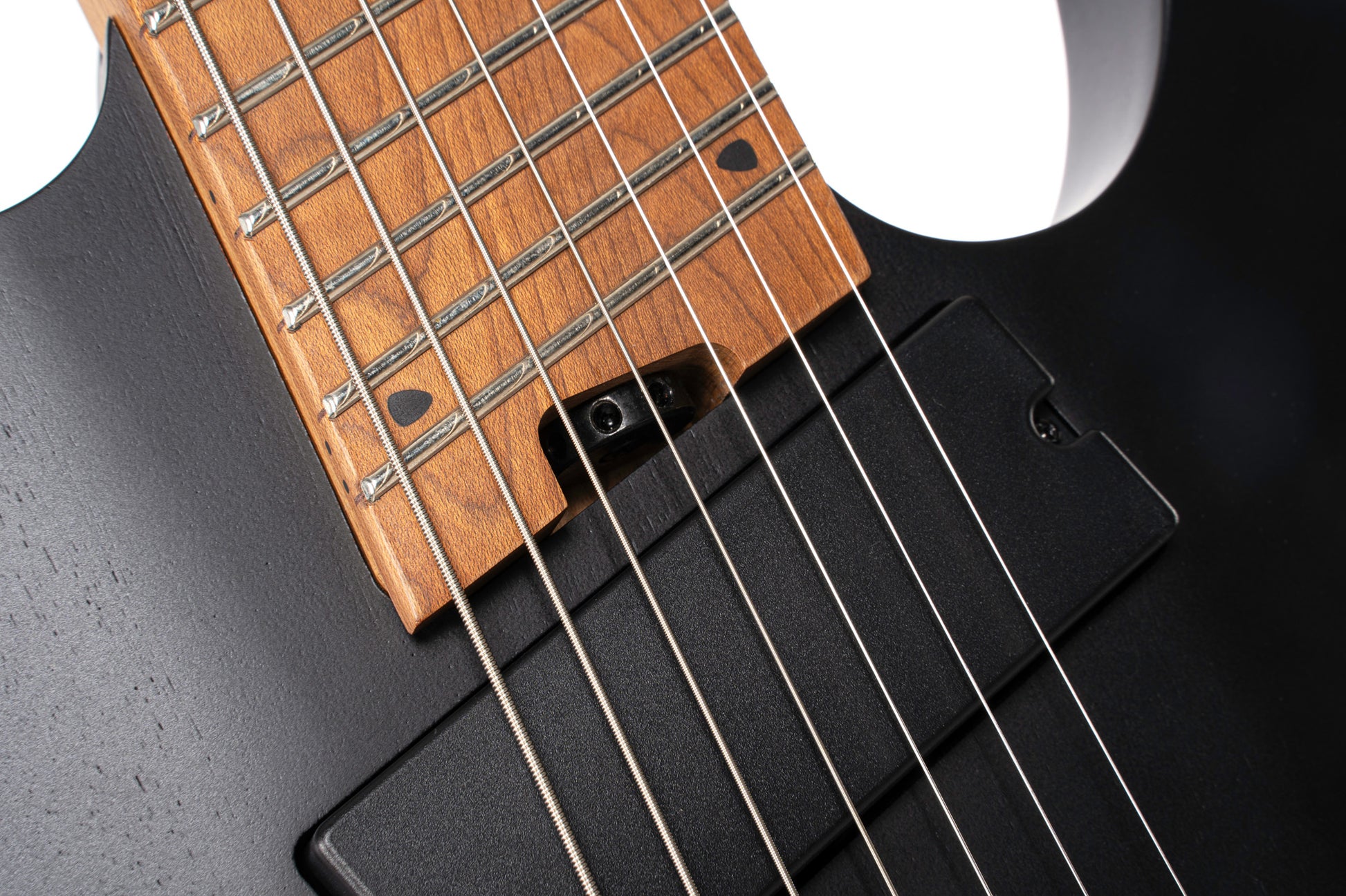 KX307MS, modèle 7 cordes, corps acajou, manche et touche érable torréfié, micros doubles passifs PowerBar, noir pores ouverts