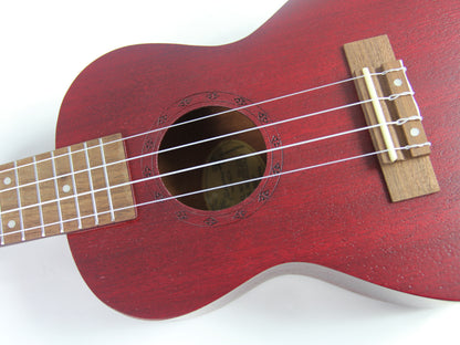Ukulélé Concert, table sapele, fond & éclisses sapele, rosace gravée, touche & chevalet noyer, avec housse, rouge