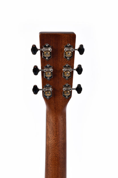 Modèle SDM-10E, Dreadnought, table épicéa Sitka massif, f/e acajou massif, touche micarta, EQ LR Baggs, soft case, naturel