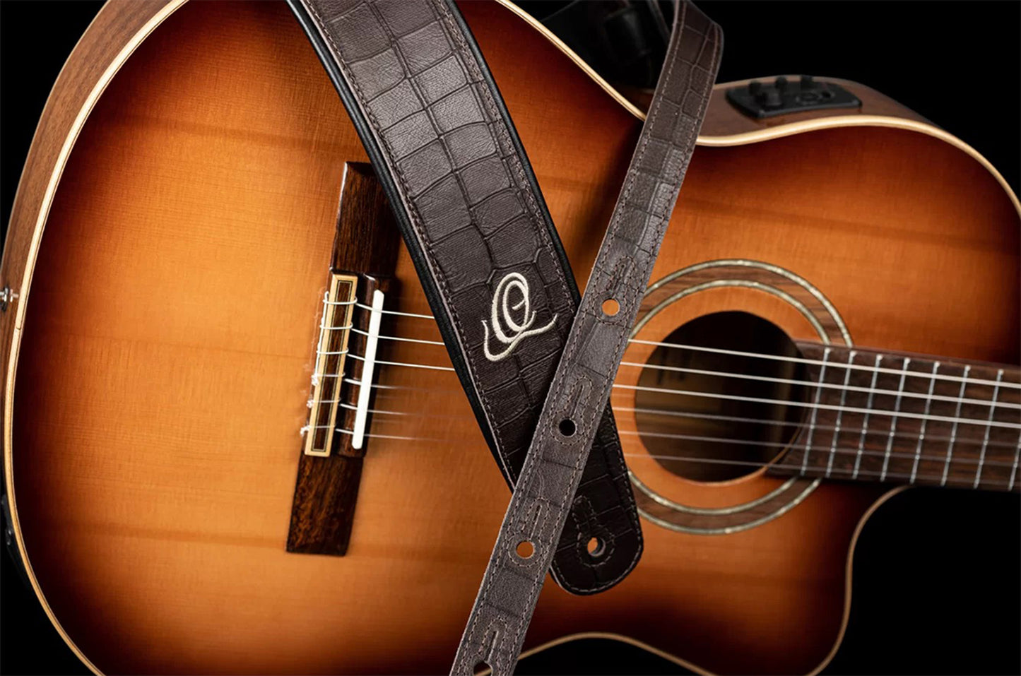 OSCU-1, courroie guitare, série Custom, face et dos cuir, âme synthétique, largeur 7 cm, longueur 145 cm, dark brown croco
