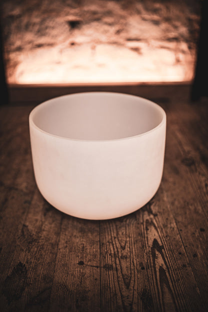 Bol tibétain d'une taille de 14" (35,56cm), hauteur : 26,42 cm.