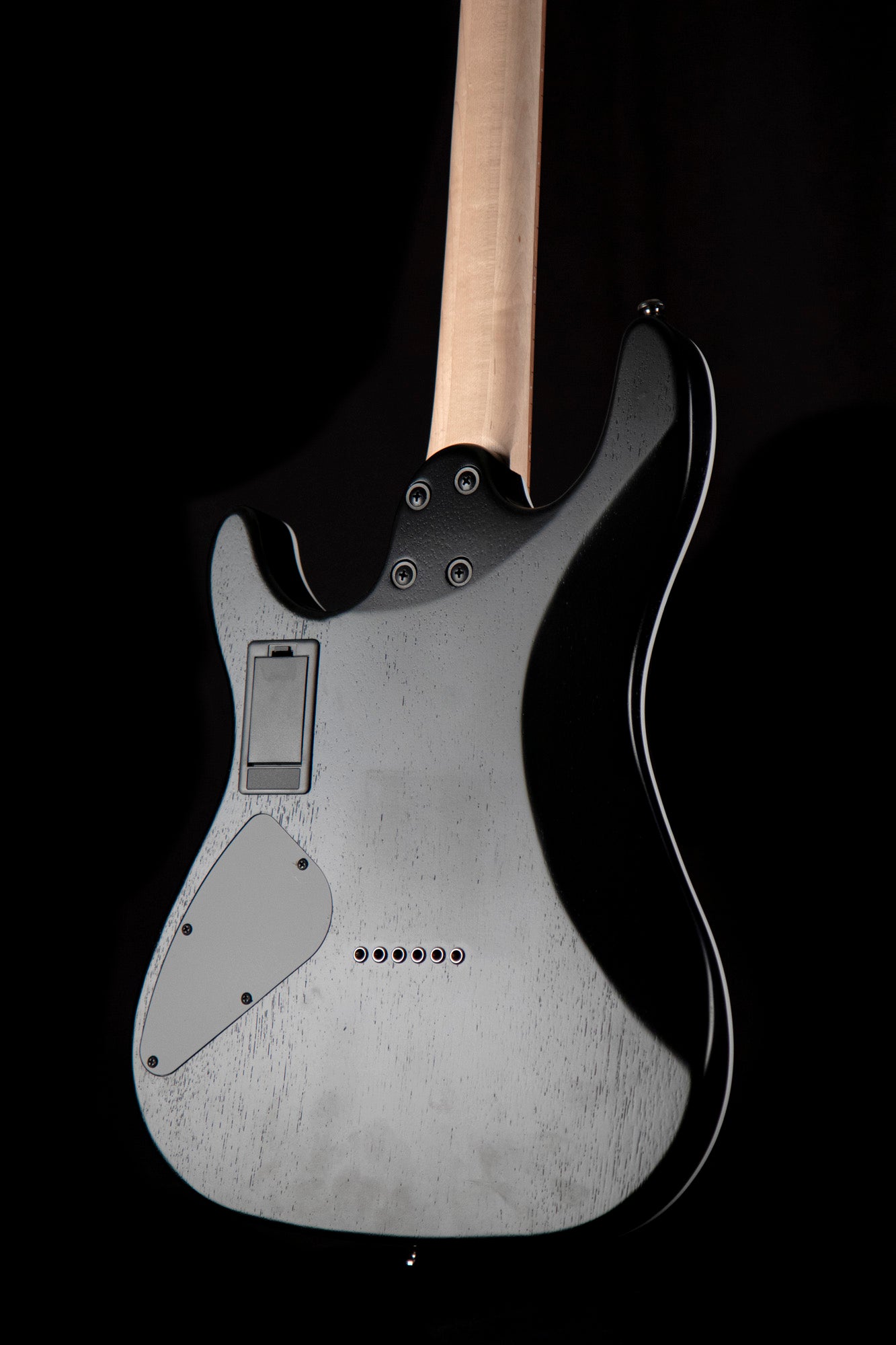 KX300 ETCHED, 6 cordes, corps acajou, table frêne sablée, touche pau ferro, 2 micros doubles EMG RetroActive, noir et or