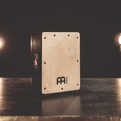 Mini enceinte cajon pré-amplifiée servant de haut-parleur Bluetooth®.