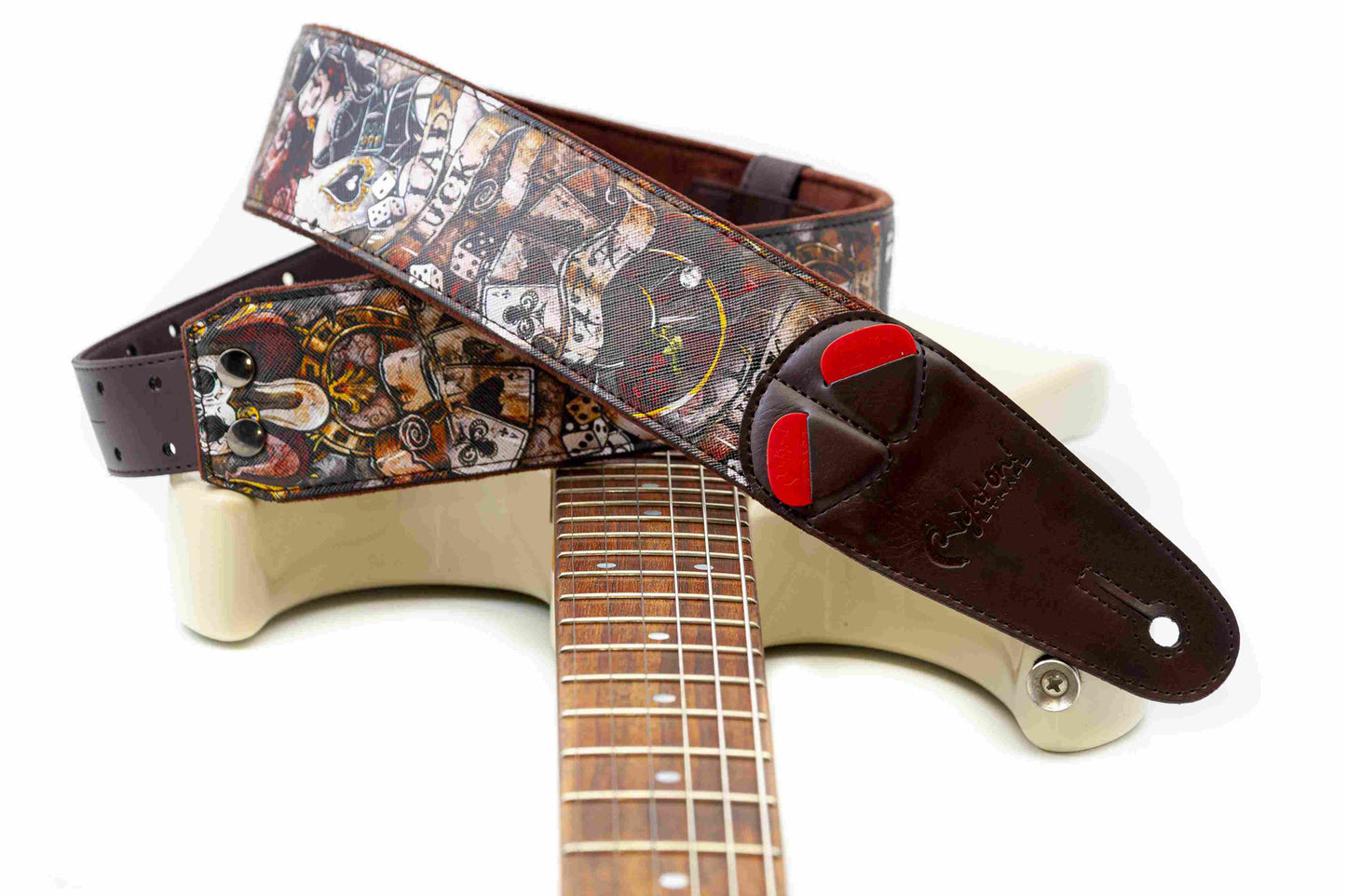 Courroie modèle LADY LUCK, extérieur tissu, largeur 6 cm, longueur 100 à 145 cm, porte-médiators intégré, brun