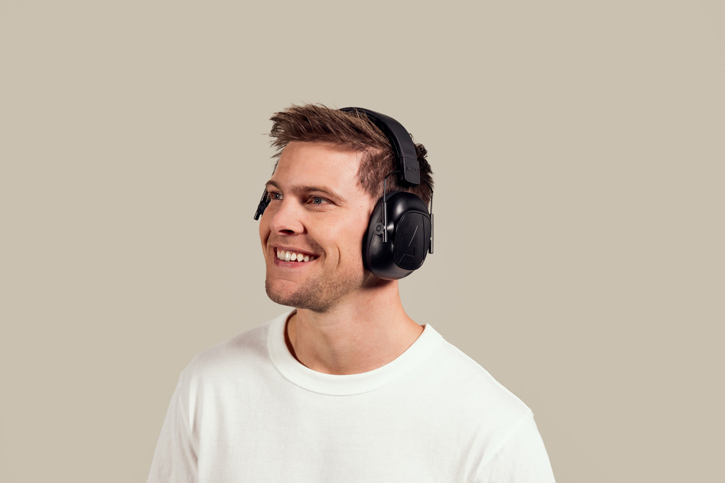 Defender, casque auditif premium multi-usage, atténuation 26 dB, réglable et rabattable, matériaux de haute qualité, noir