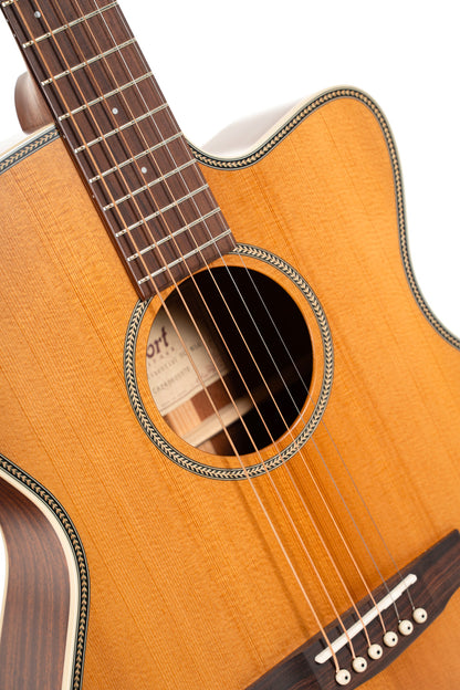 Essence OC4, table épicéa Sitka massif torréfié, f/e acajou, touche palissandre, Fishman Presys VT, semi brillant