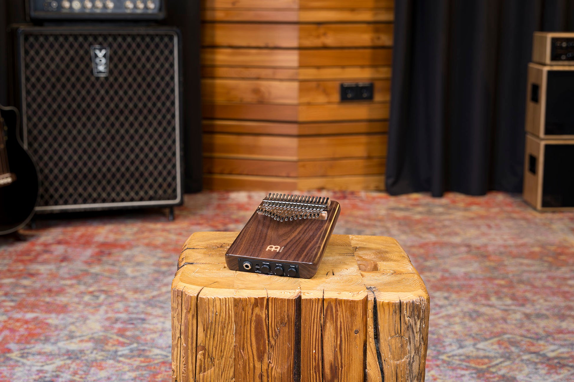 Kalimba électro Meinl, solid Pickup, noyer amrécain 17 notes - PKA17AW