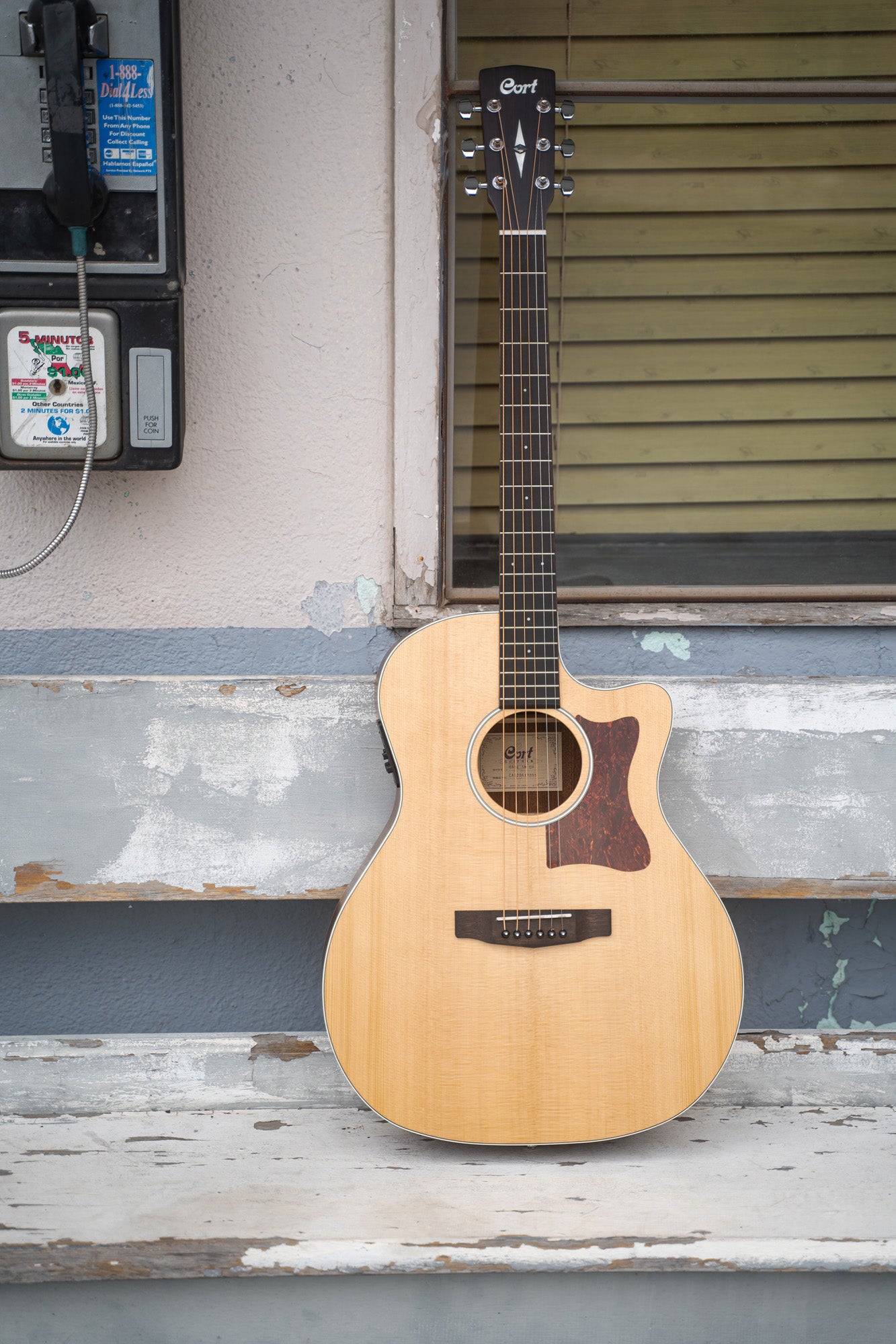GA1E, table épicéa massif, fond & éclisses acajou, manche acajou, EQ CE304T, naturel pores ouverts