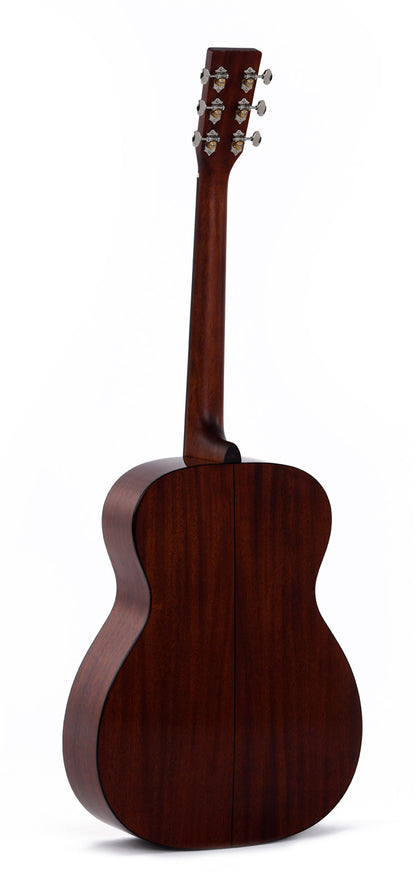 Modèle S000M-18, Forme 000, table épicéa massif, f/e acajou massif, touche ébène, soft case, naturel brillant