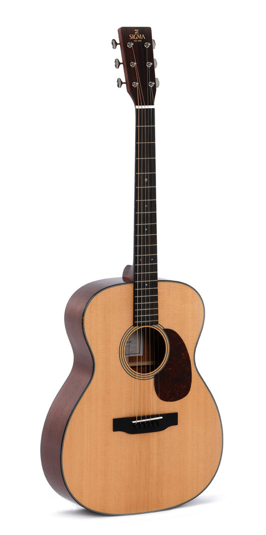 Modèle S000M-18, Forme 000, table épicéa massif, f/e acajou massif, touche ébène, soft case, naturel brillant