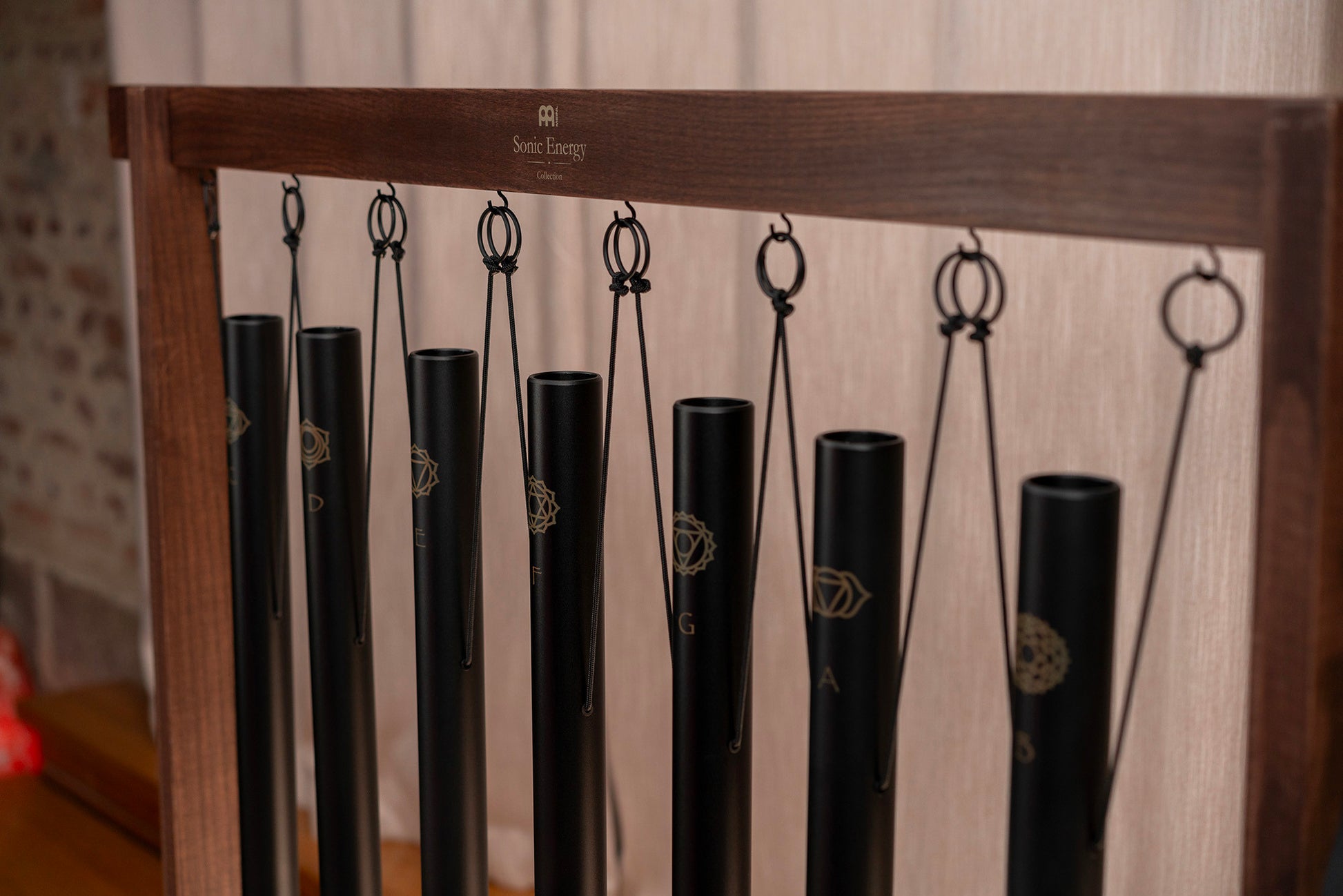 Set Chakra de 7 chimes Bain Sonore, stand, mailloches et sac de transport inclus, finition noir