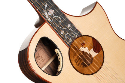 ROSELYN REDUX, forme OM, incrustations"Roselyn", table épicéa massif, f/e pau ferro massif, EQ LR Baggs, naturel brillant, étui