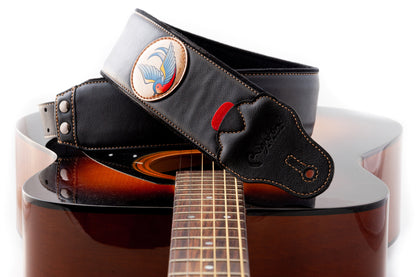 Courroie modèle TATOO SWALLOW, extérieur synthétique, largeur 7 cm, longueur 98 à 153 cm, porte-médiators intégré, noir