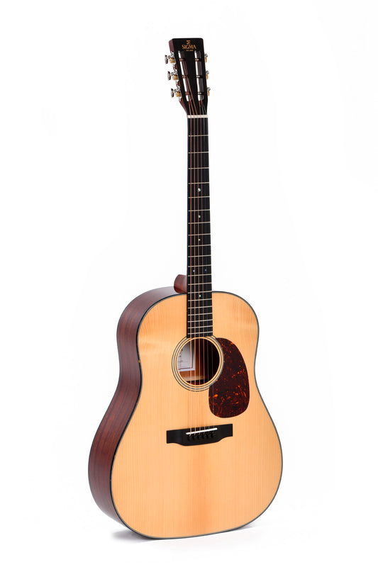 Modèle SDJM-18, Dreadnought, table épicéa massif, f/e acajou massif, touche ébène, tête ajourée, soft case, naturel brillant