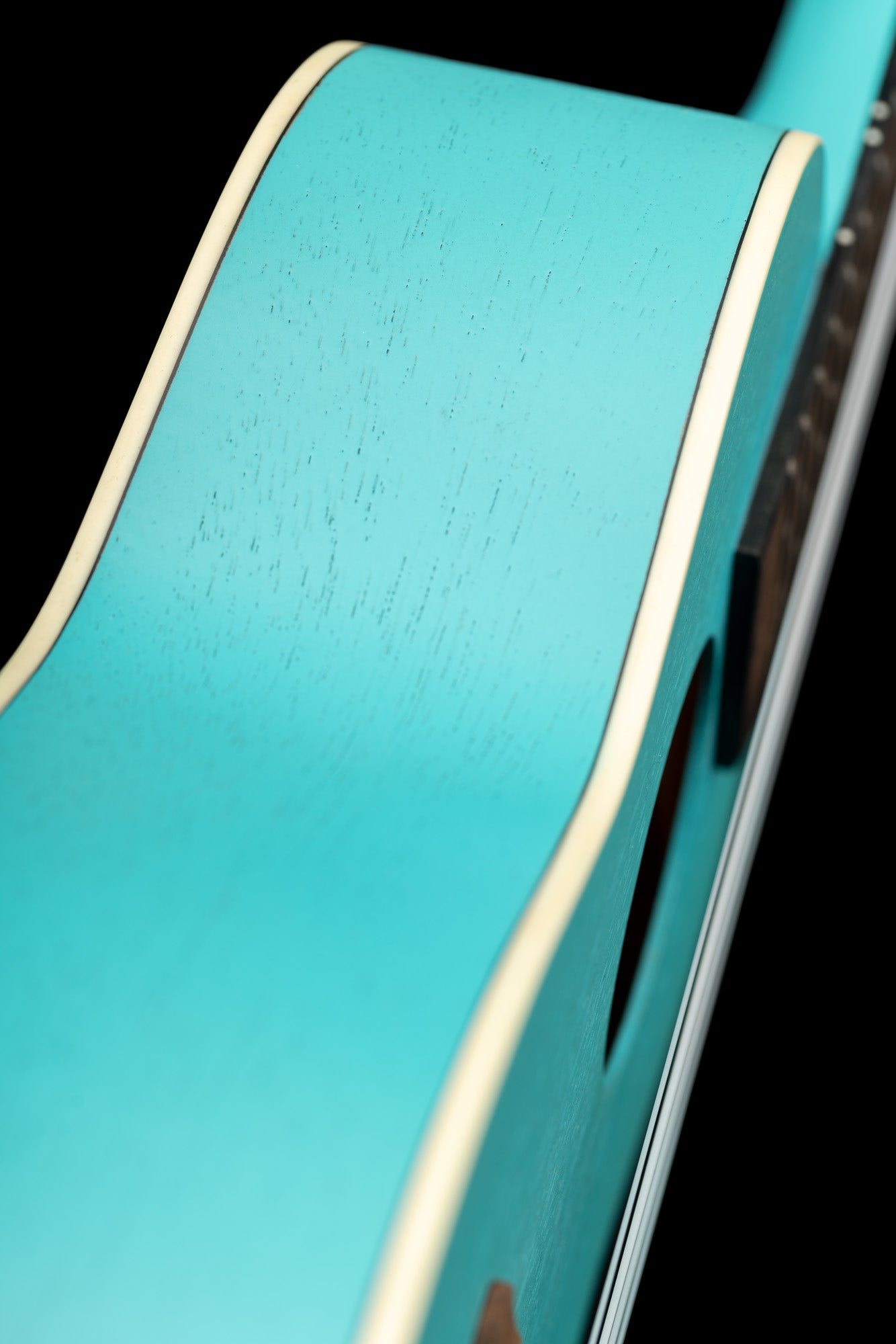 RULAGOON, modèle Concert, table okoume, fond & éclisses okoume, manche acajou, bleu satiné