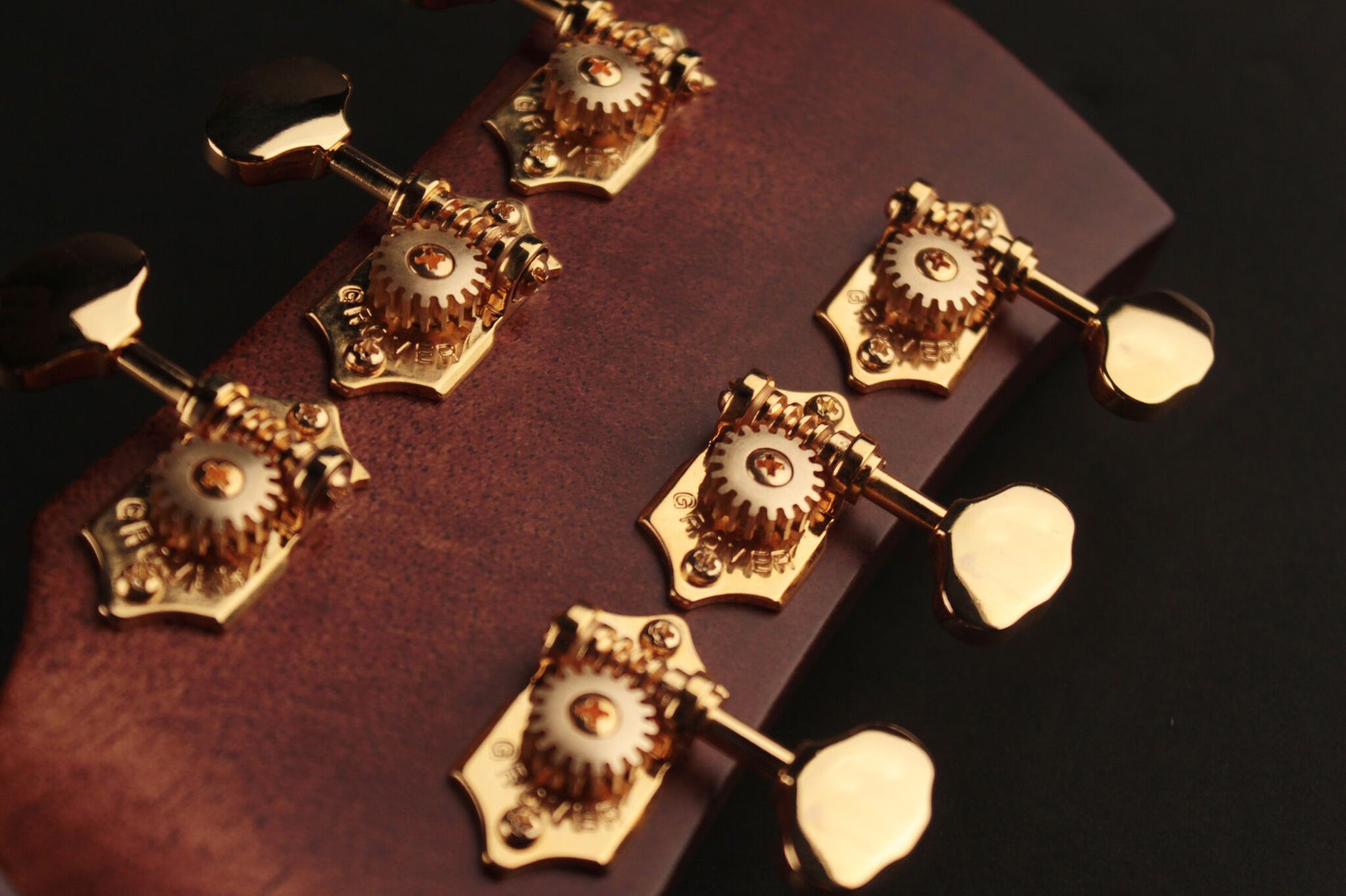 GOLD-OC6, forme Orchestra Model pan coupé, table épicéa massif torréfié, f/e acajou, EQ Fishman Flex Blend, naturel brillant