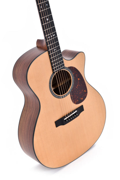 Modèle SGPC-10E, Grand OM pan coupé, table épicéa Sitka massif, f/e pau ferro massif, touche micarta, EQ LR Baggs, soft case