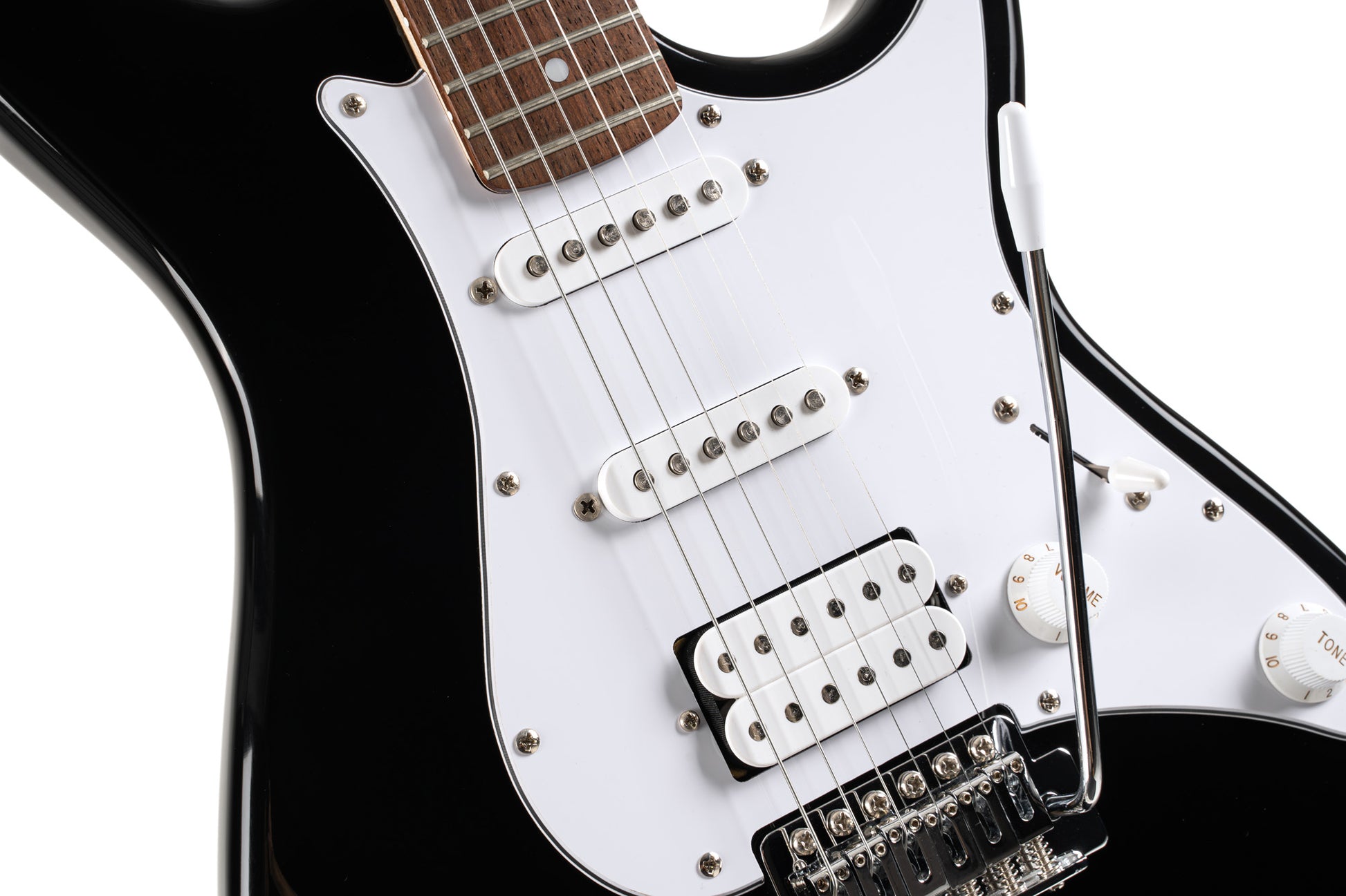 G200, corps peuplier, manche érable, touche jatoba , 2 micros simples et 1 double Powersound, plaque blanche, noir