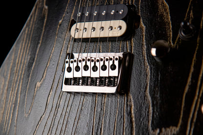 KX300 ETCHED, 6 cordes, corps acajou, table frêne sablée, touche pau ferro, 2 micros doubles EMG RetroActive, noir et or