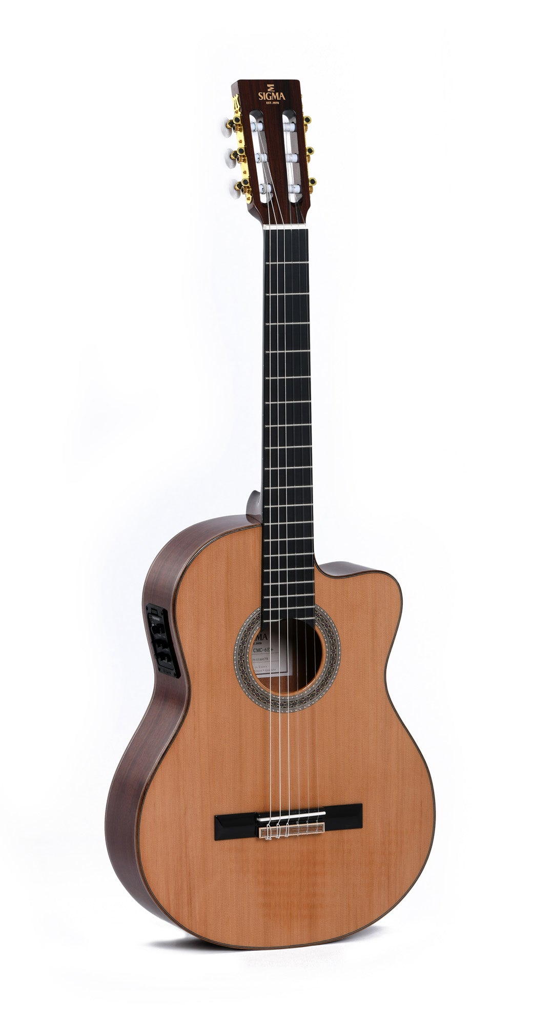 Modèle CMC-6E, classique 4/4 pan coupé, table cèdre massif, f/e acajou, touche palissandre, EQ Fishman, naturel