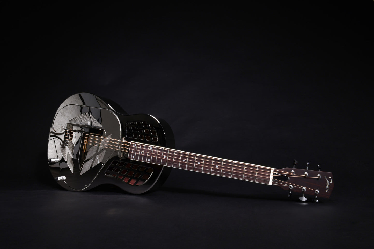 JR-999, corps en laiton, manche acajou, touche palissandre, micro simple, nickel brillant