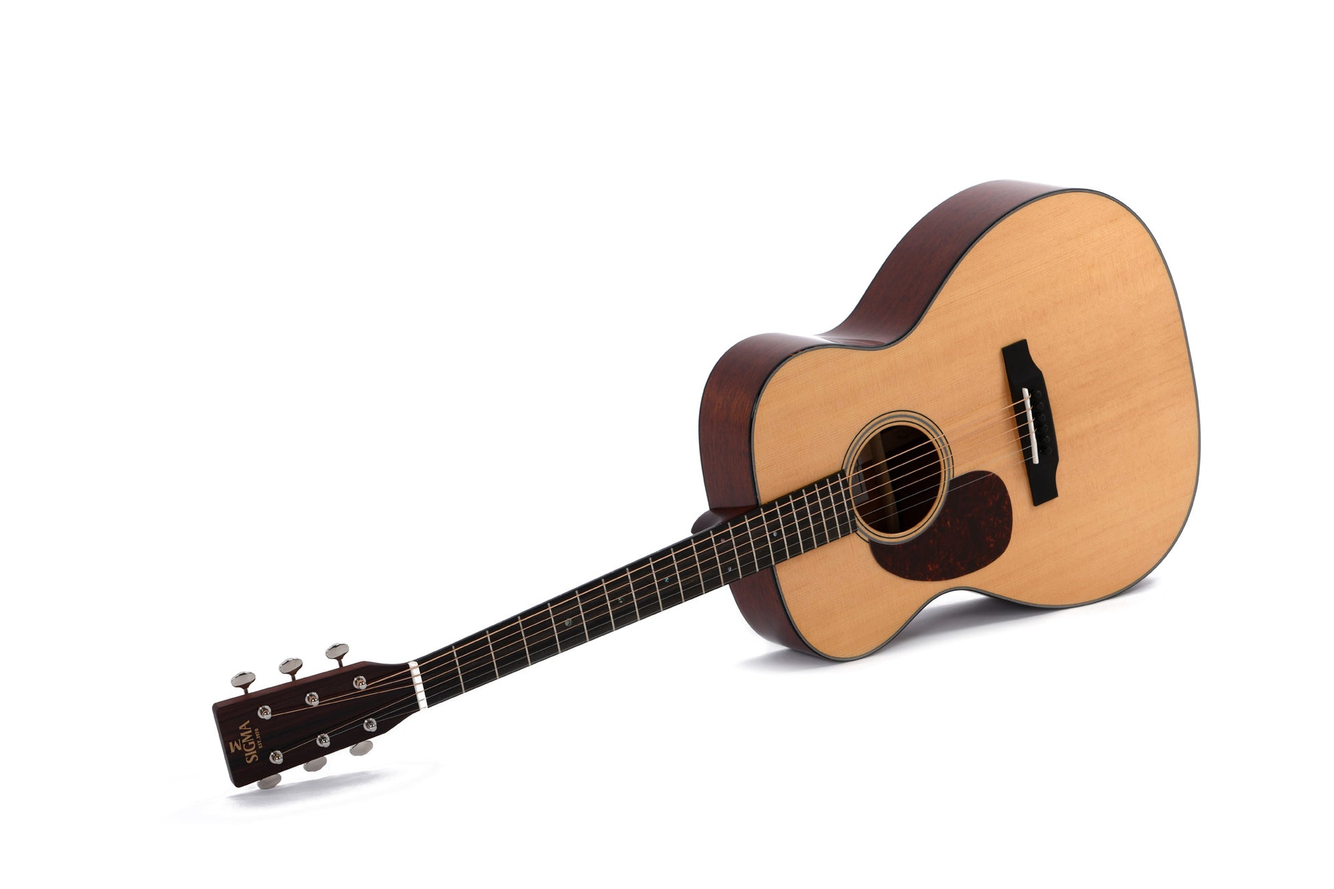 Modèle S000M-18L, Forme 000, table épicéa massif, f/e acajou massif, touche ébène, soft case, naturel brillant, gaucher