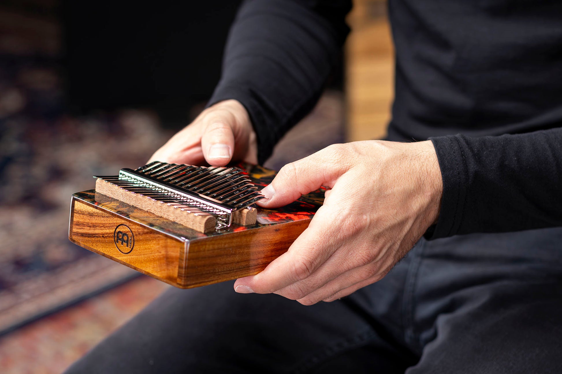 Kalimba Meinl avec rosace, 17 notes, design Lava - KA17LV