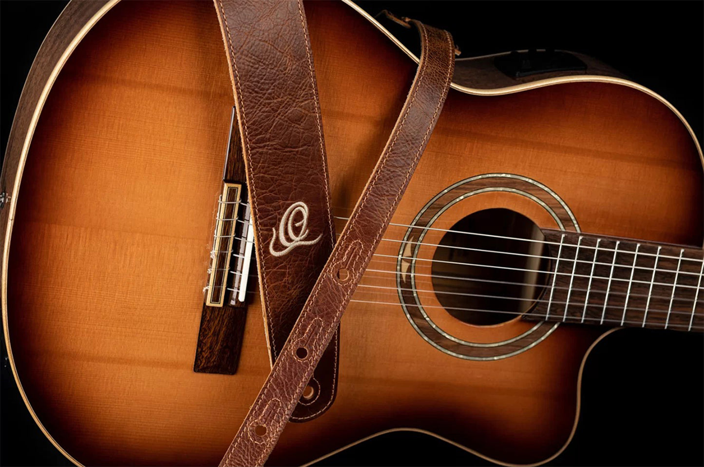 OSSU-50, courroie guitare, série Suede, face et dos cuir suédé, largeur 6 cm, longueur de 92 à 145 cm, vintage malt