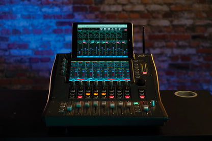 Console de mixage numérique, 28 entrées/ 14 sorties, écran tactile 10", fonction Bluetooth, USB, Wifi, finition gris/noir