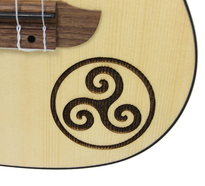 RFEU-3, exclu France, modèle Concert, table épicéa motif Triskell, fond & éclisses sapele, manche acajou, naturel satiné