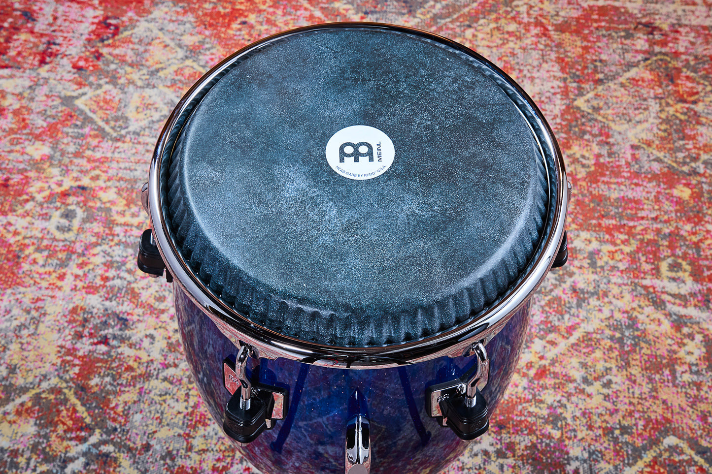 Conga William 'Kachiro' 11" 3/4, fût pin de Nouvelle-Zélande 3 plis, hauteur 76.2cm, peau cuir de veau noir, cercles SSR 4mm