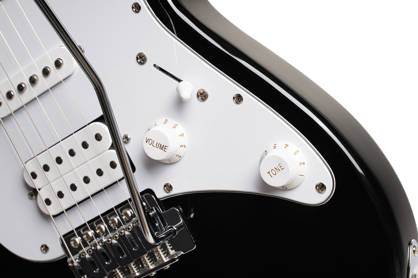 G200SP, corps peuplier, manche érable, touche jatoba , 2 micros simples et 1 double Powersound, plaque blanche, noir