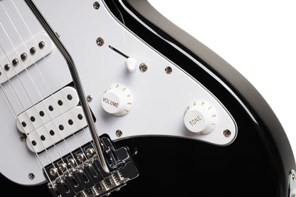 G200SP, corps peuplier, manche érable, touche jatoba , 2 micros simples et 1 double Powersound, plaque blanche, noir