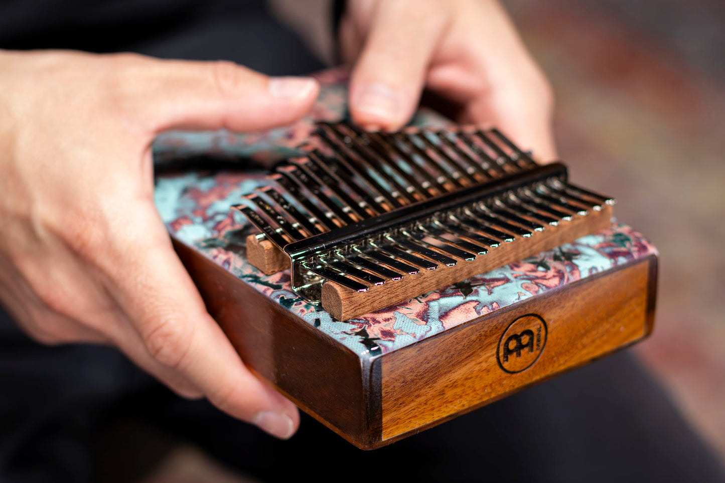 Kalimba Meinl avec rosace, 17 notes, design Coral Reef - KA17CR